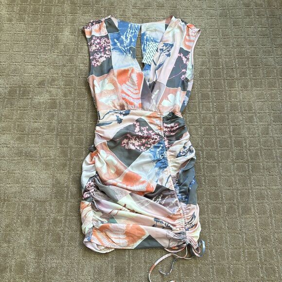 Urban Outfitters Loving You Mini Vestido Women's M Ruched Colorful Nature Floral - Picture 2 of 9